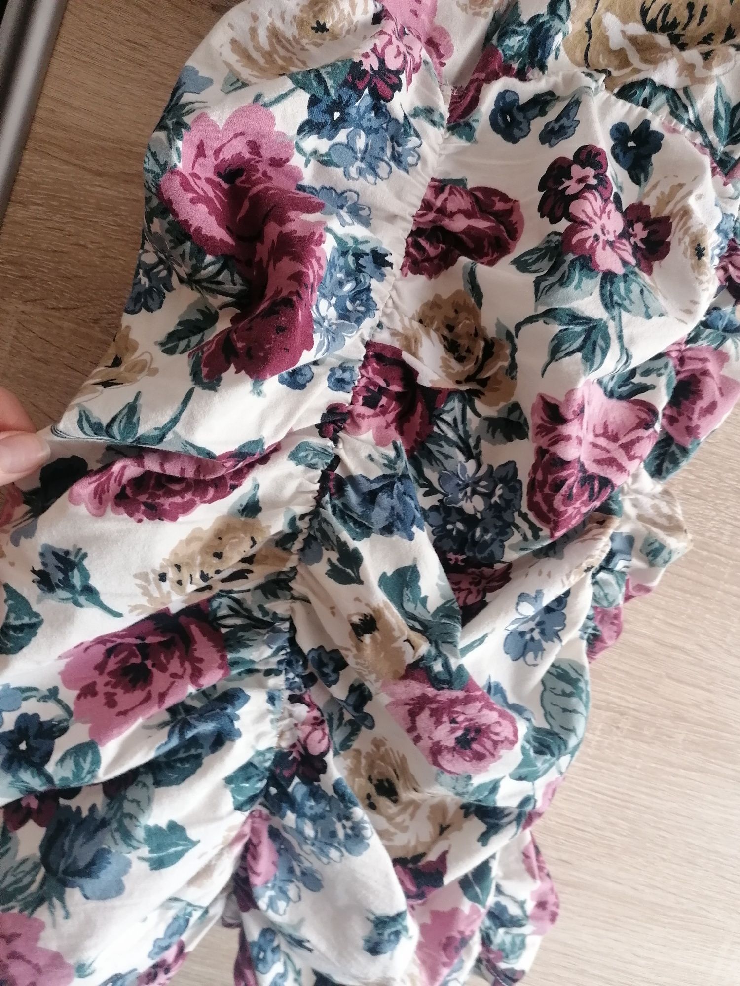 Sukienka s stradivarius w róże stan bdb