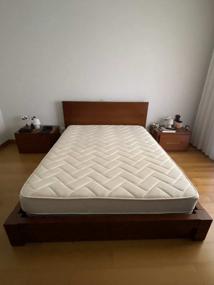 Cama de casal 210 x 165 cm