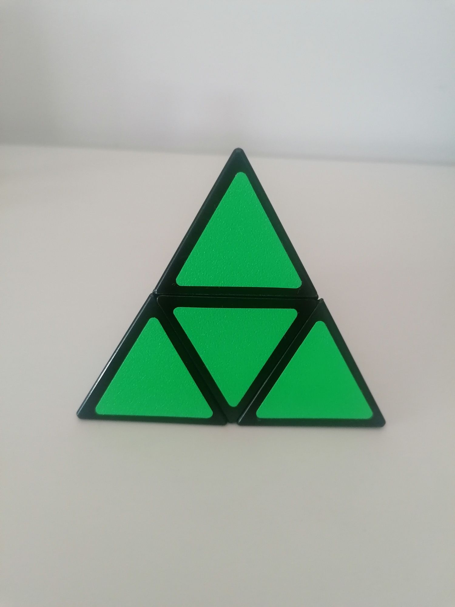 Pyraminx, Variante do Cubo Mágico