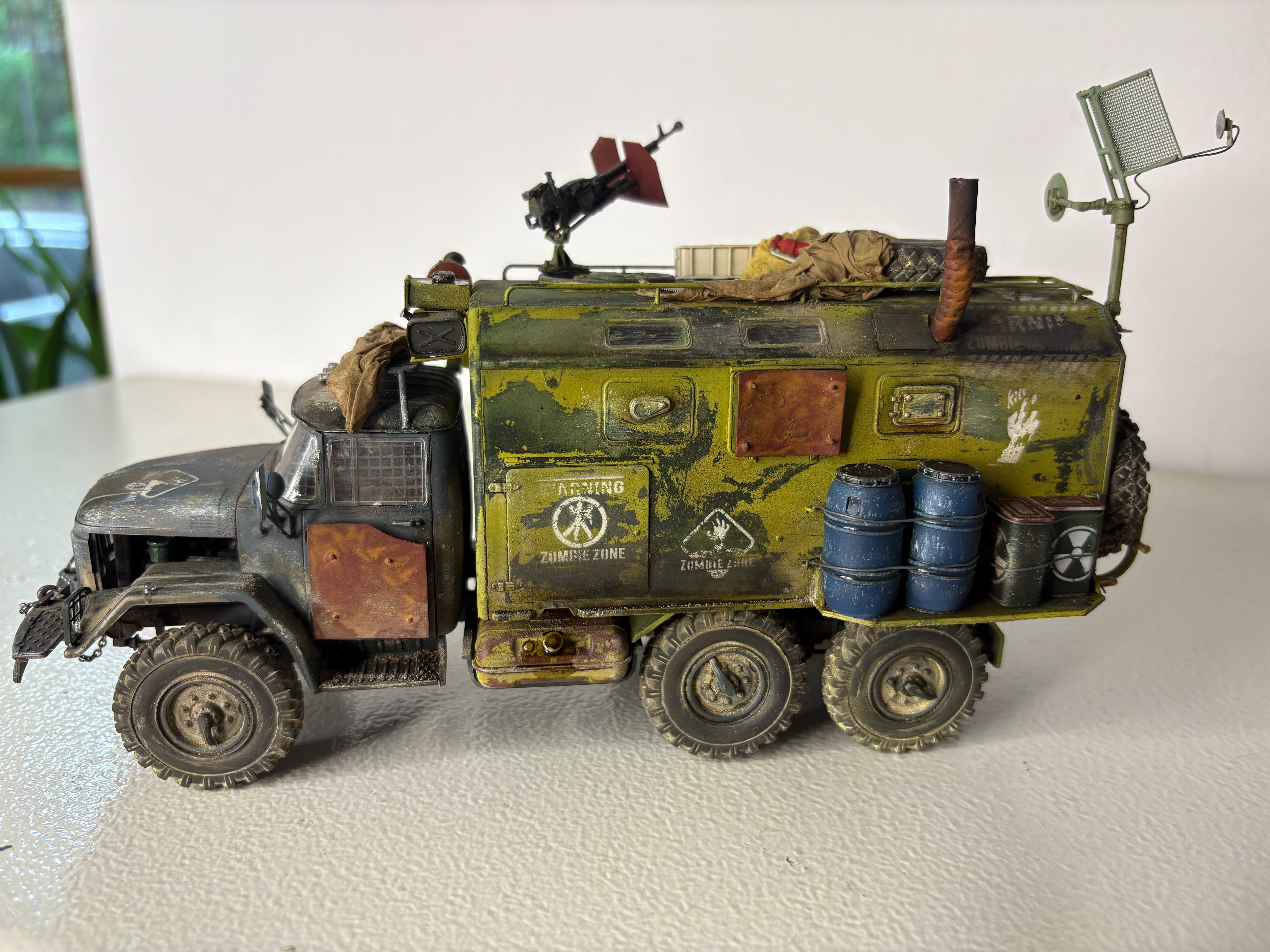 Ził postapokalipsa zombie 1/35 Gotowy