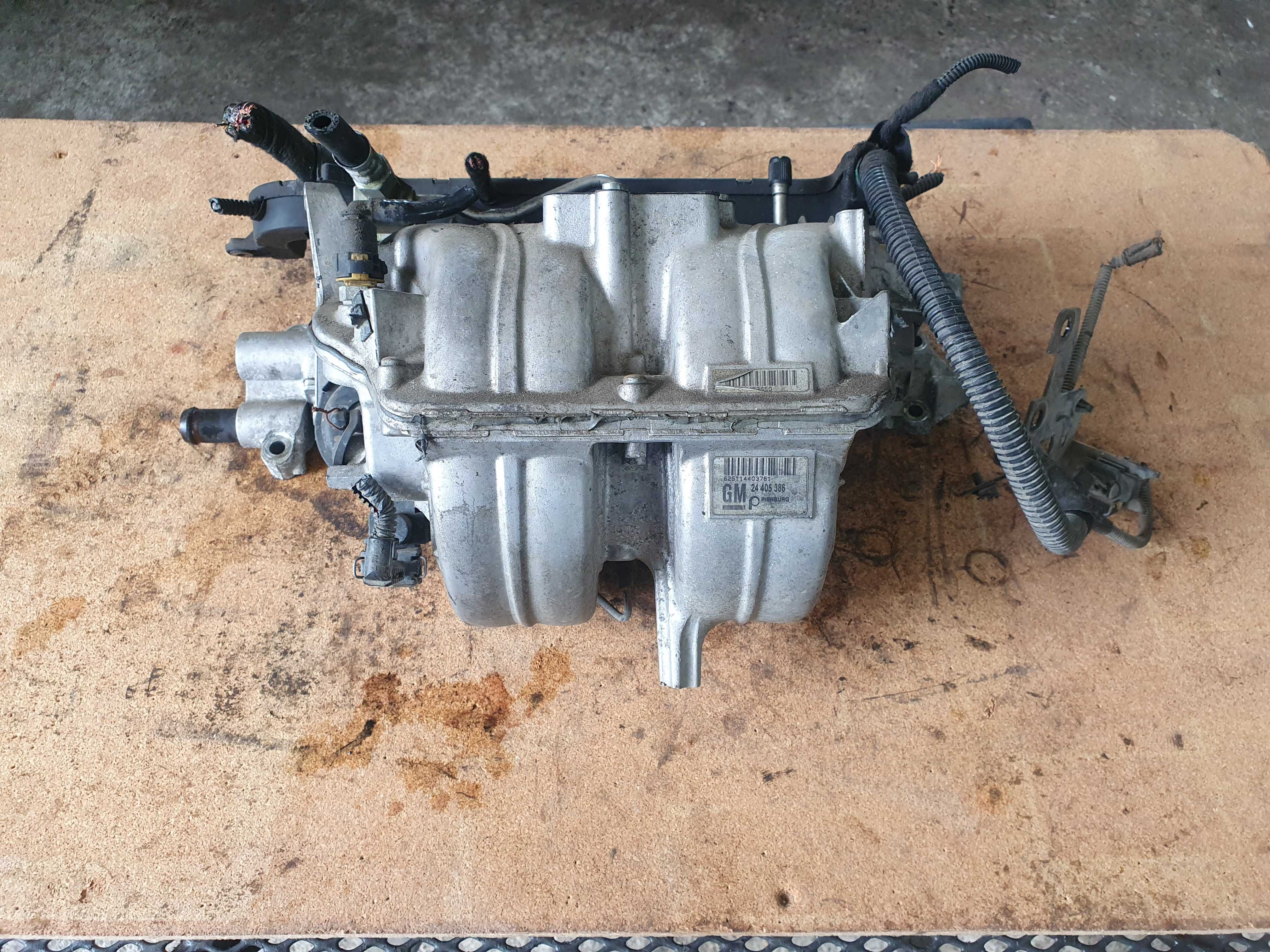 Kolektor ssący listwa wtryskowa Opel Astra H 3 III 1.8 benzyna z18xe