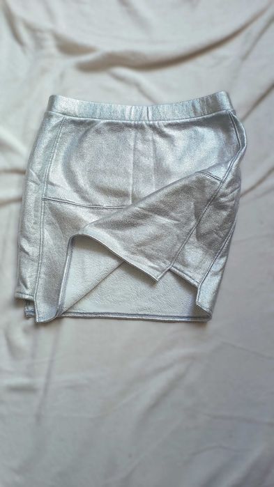 srebrna bawełniana spódniczka mini na gumce S M zgrabna sexi impreza