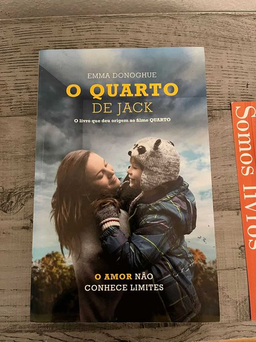 Livros diversos em português e inglês
