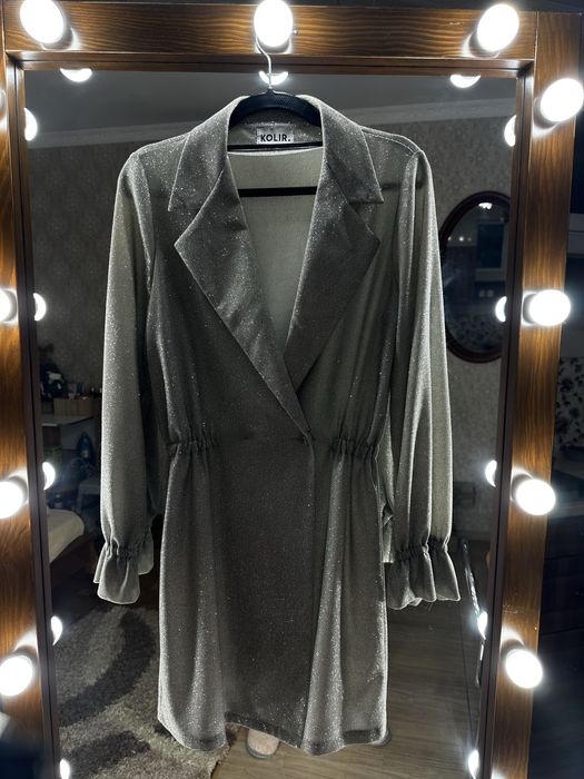 Блестящее платье