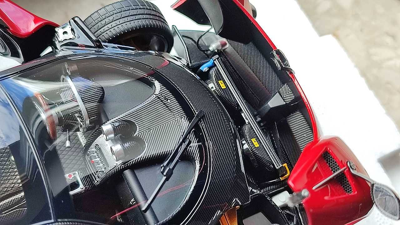 Almost Real+ 1/18 Pagani Zonda F Rosso Monza [nie AUTOart)