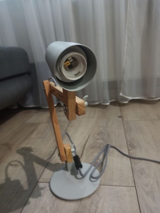 Lampka na biurko.
