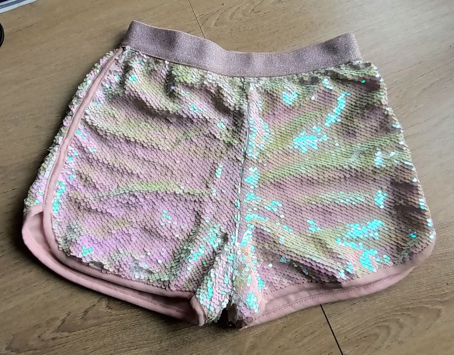 Belle du Jour krótkie spodenki z cekinami