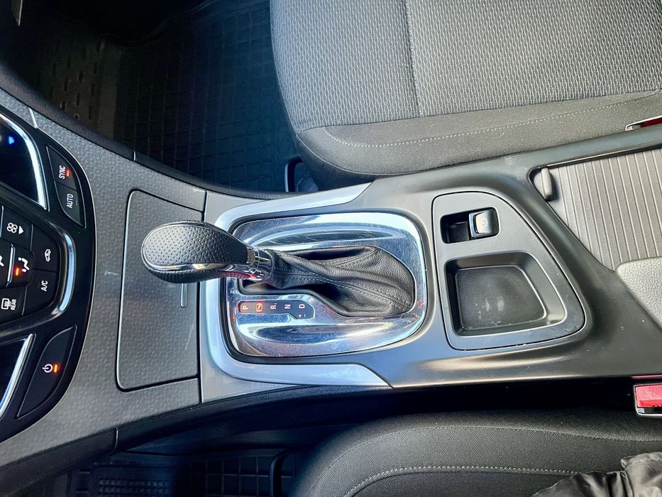 Авто опель інсігнія Opel Insignia 2015