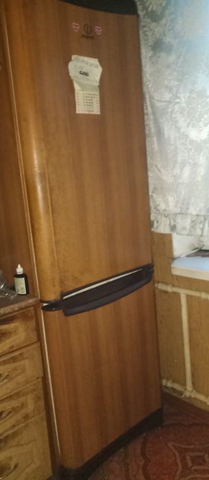 холодильник~индезит,(нада заправить фрионом),цена 850 гр.