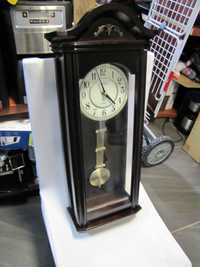 PRIM Drewniany zegar ścienny wahadło II – A styl retro zdobiony
