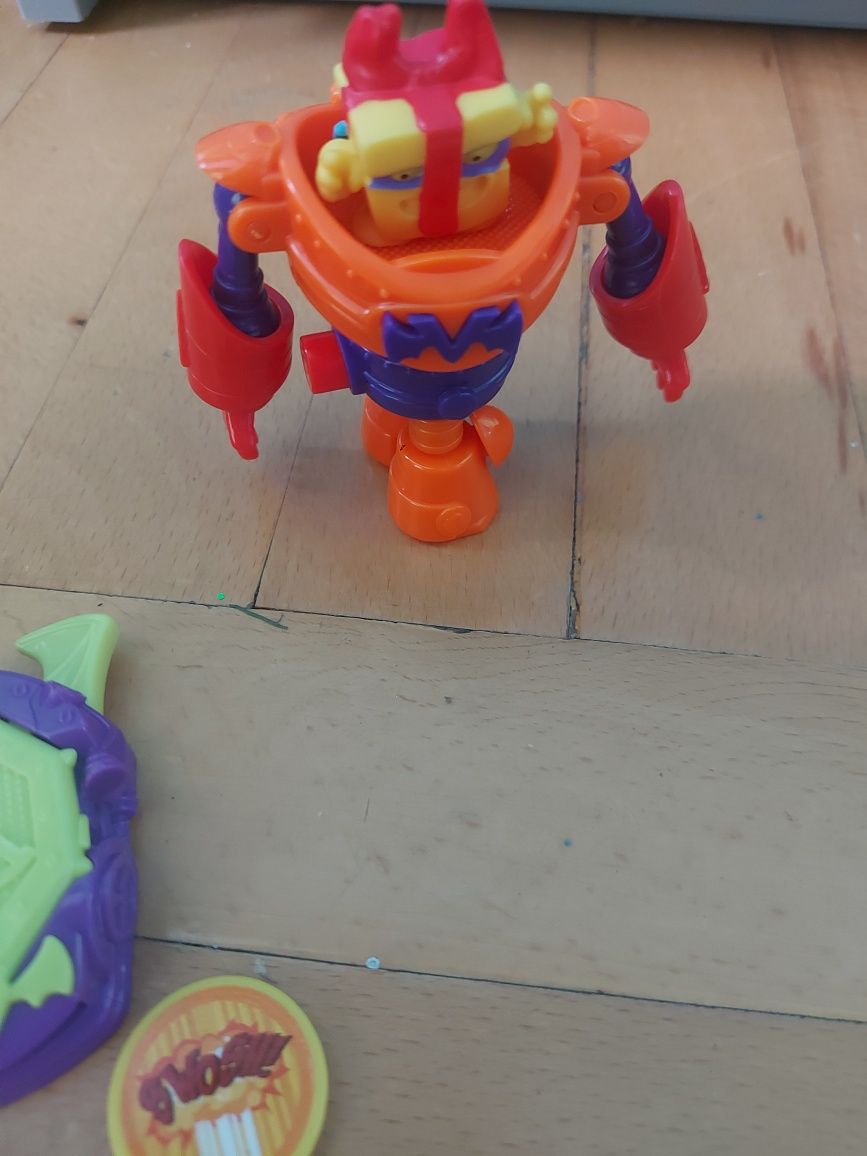 Super Zings robot figurka i broń strzelająca krążkiem