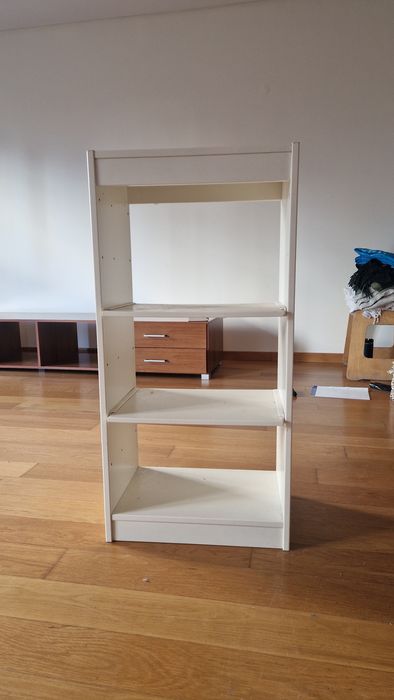 Estante IKEA com 2 prateleiras