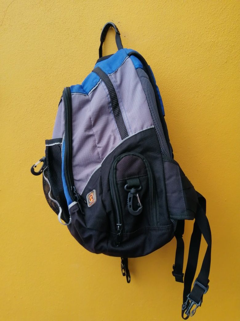 Mochila Montecampo 30 l como nova