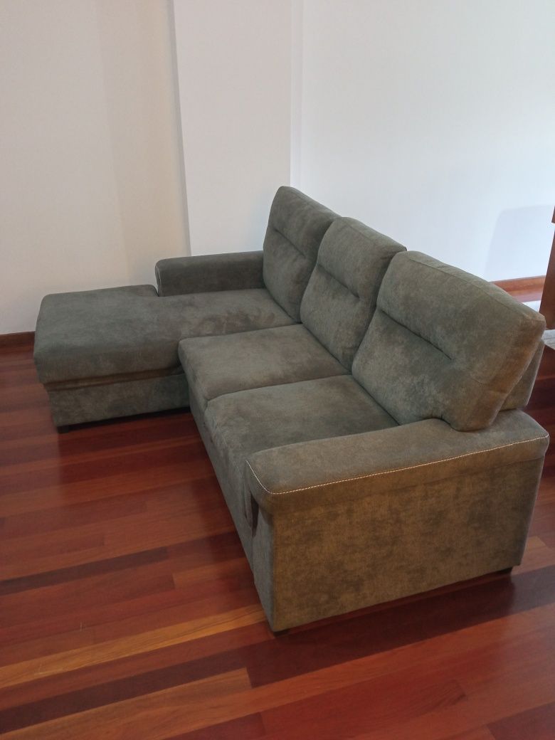 Sofá com chaise longue