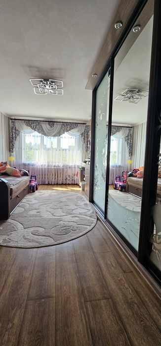 Чудова трьохкімнатна квартира по  Ю.Вороного