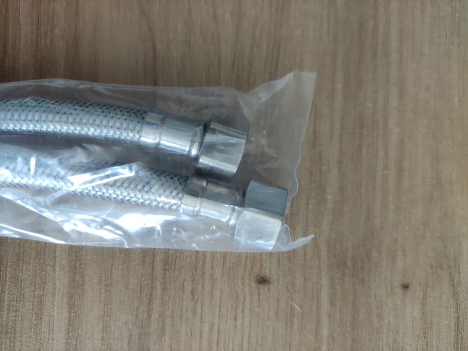 Wężyk-wąż 3/8 do kranu baterii 30 cm