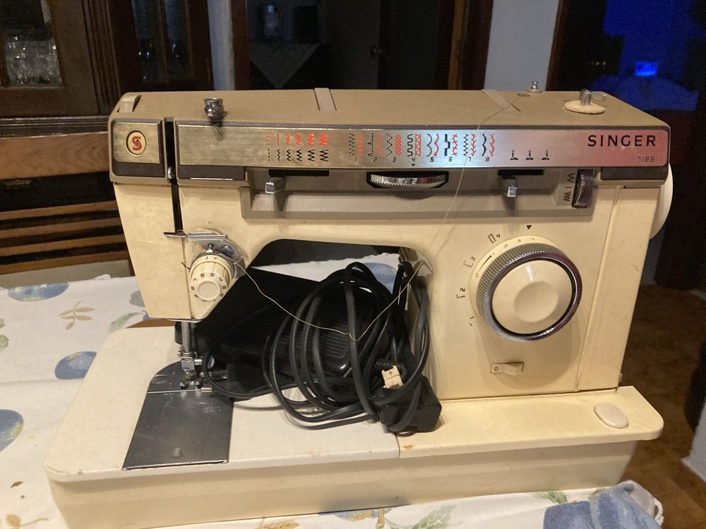 Maquina de costura singer 7186