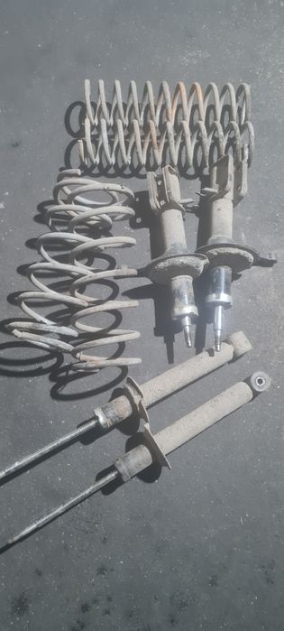 Амортизатори передні задні +пружини передні задні  ваз 21 10.