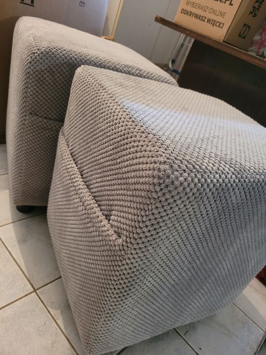 2 pufy w kolorze szarym