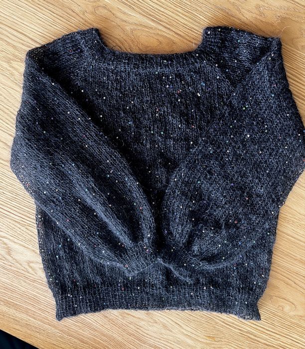 Sweterek czarna mgiełka z cekinkami handmade