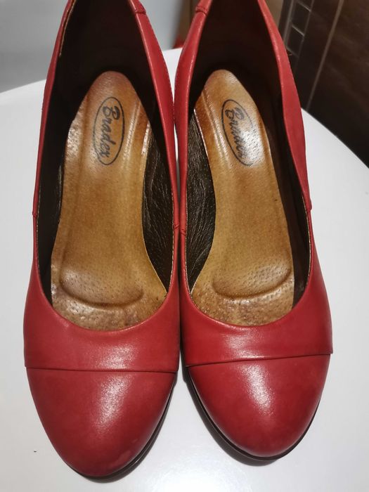 Buty czerwone na koturnie