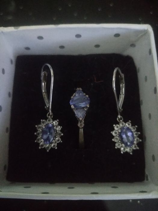 Продам серебряные комплект