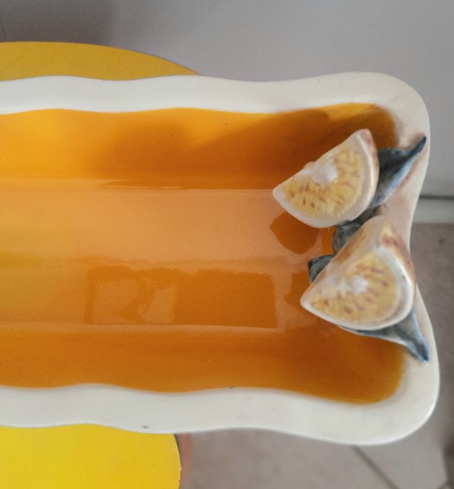 Recipiente rectangular em cerâmica vintage  com aplicações