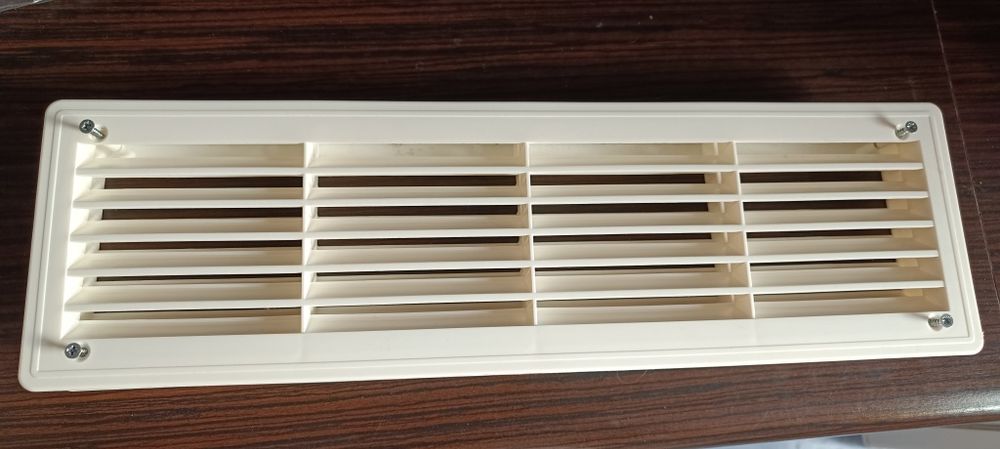 Kratka wentylacyjna do drzwi łazienkowych