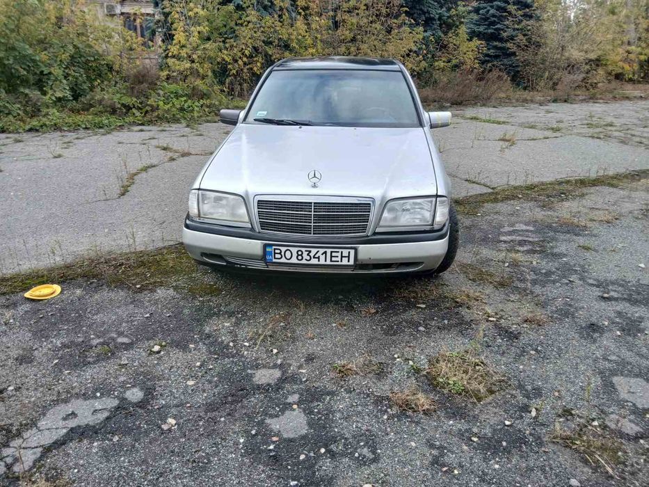 Продам мерса. Машина на повному ходу.