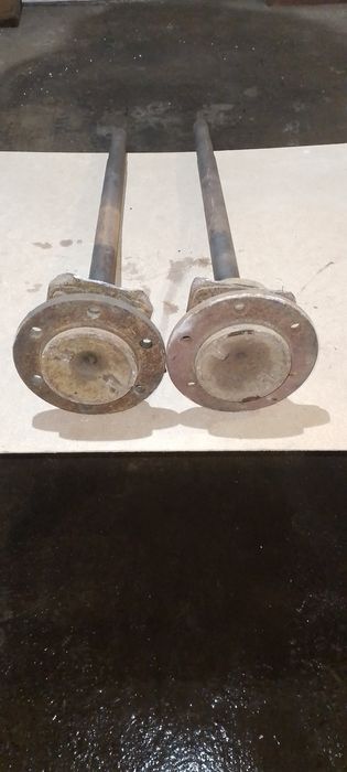 Полуосі заднього моста Міцубісі Л200  96-06 років