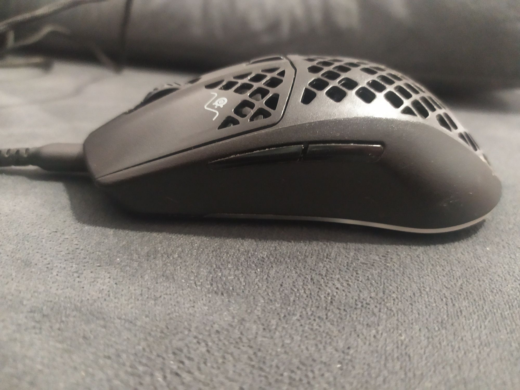 sprzedam myszkę steelseries aerox 3