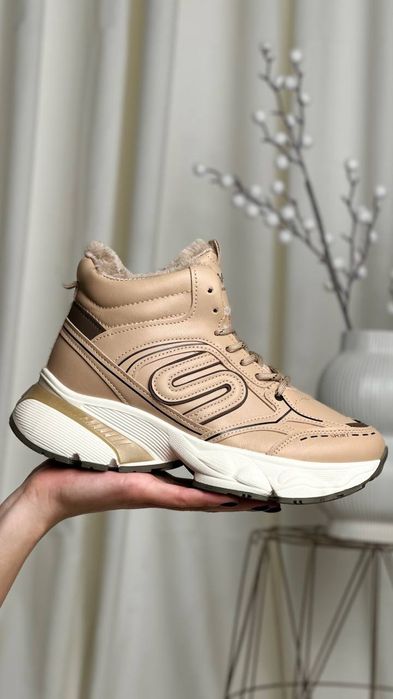 Жіночі зимові кросівки