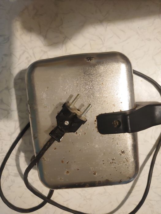 Вафельниця електро "Ласунка"