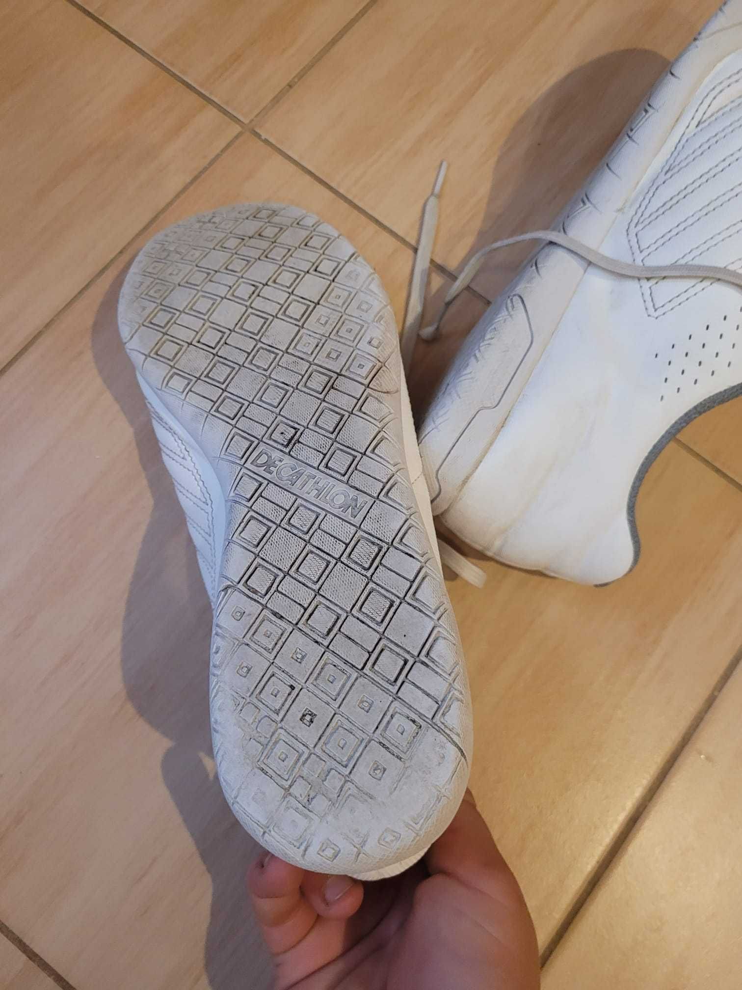 Buty sportowe do piłki nożnej r. 39 Decathlon