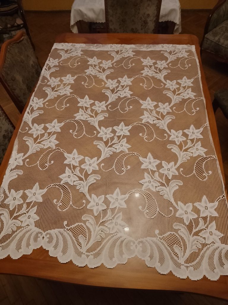 4 firanki (wysokość 138cm, szerokość 95 cm)