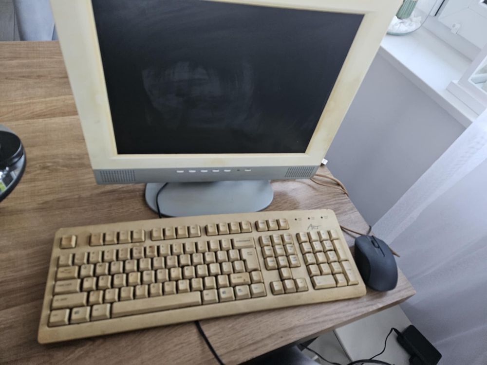 Komputer klawiatura i monitor