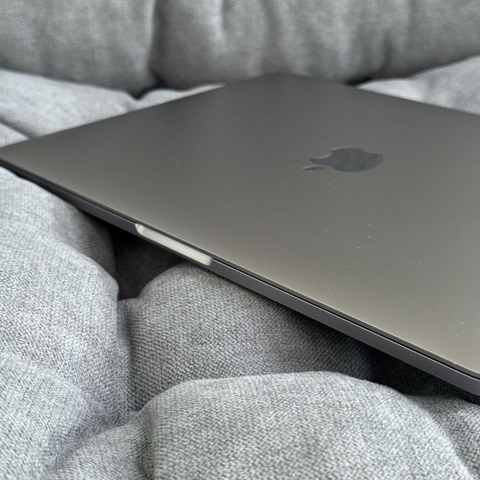 Apple macbook pro 13 2021 M1 256gb