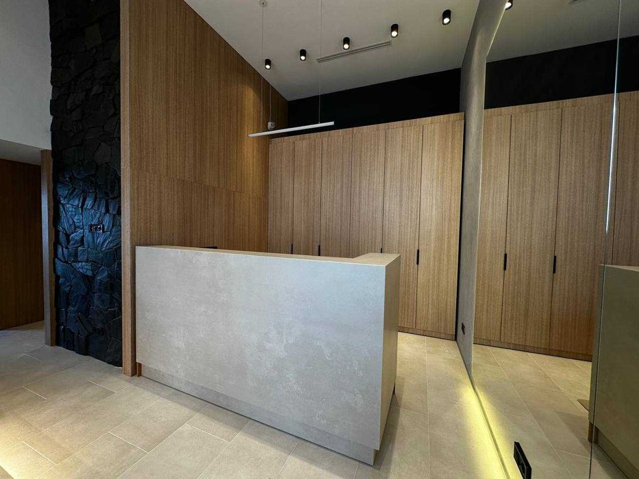 Продаж комерційного приміщення з дизайнерським ремонтом ЖК “Зарічний”!