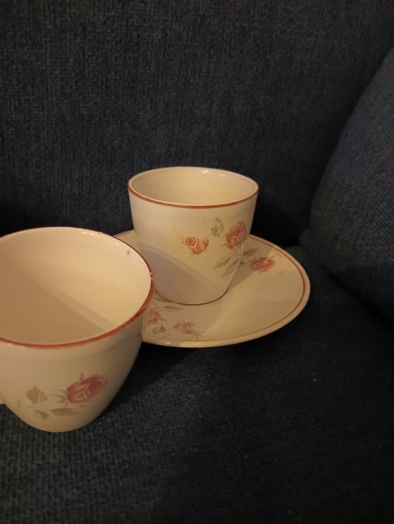 6 chavenas e 4 pires de cerâmica Muito antigos  - Vintage*