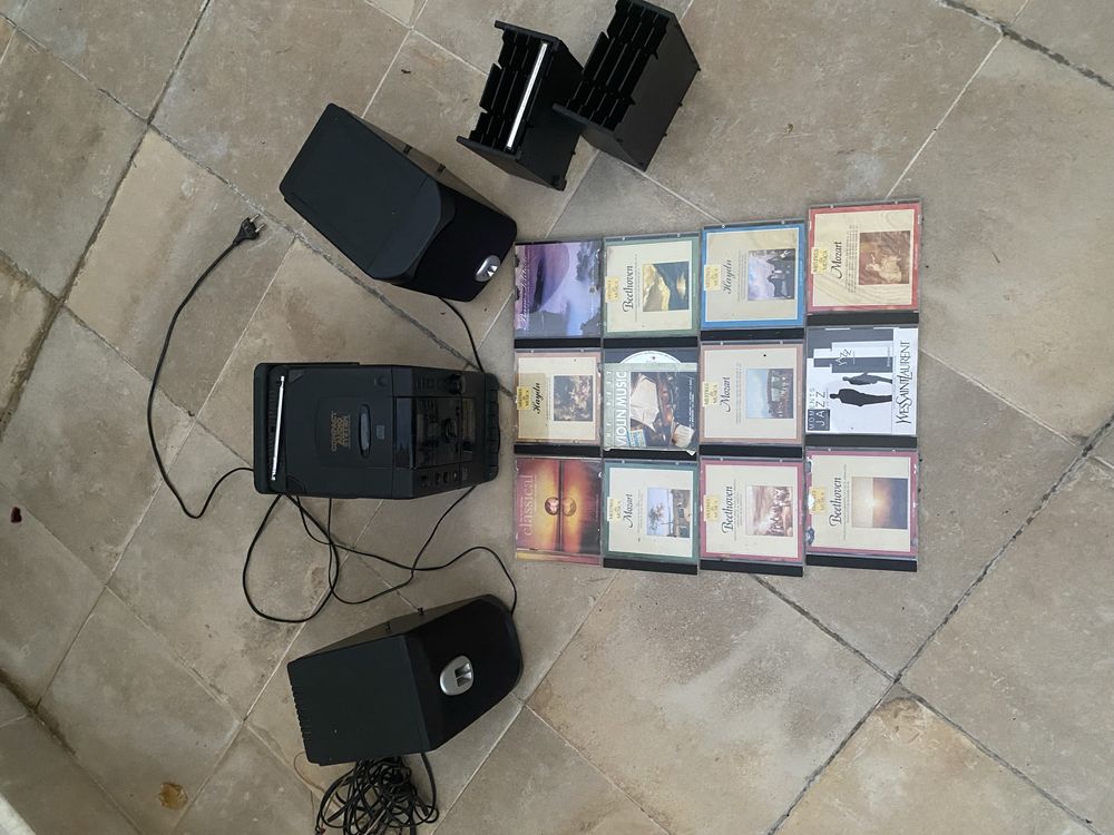 Leitor de cds e cassetes com duas colunas