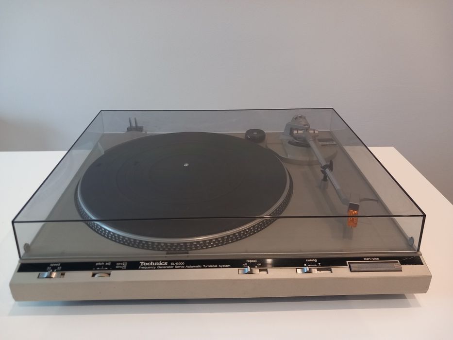 TECHNICS SL - B300  Gramofon full automat