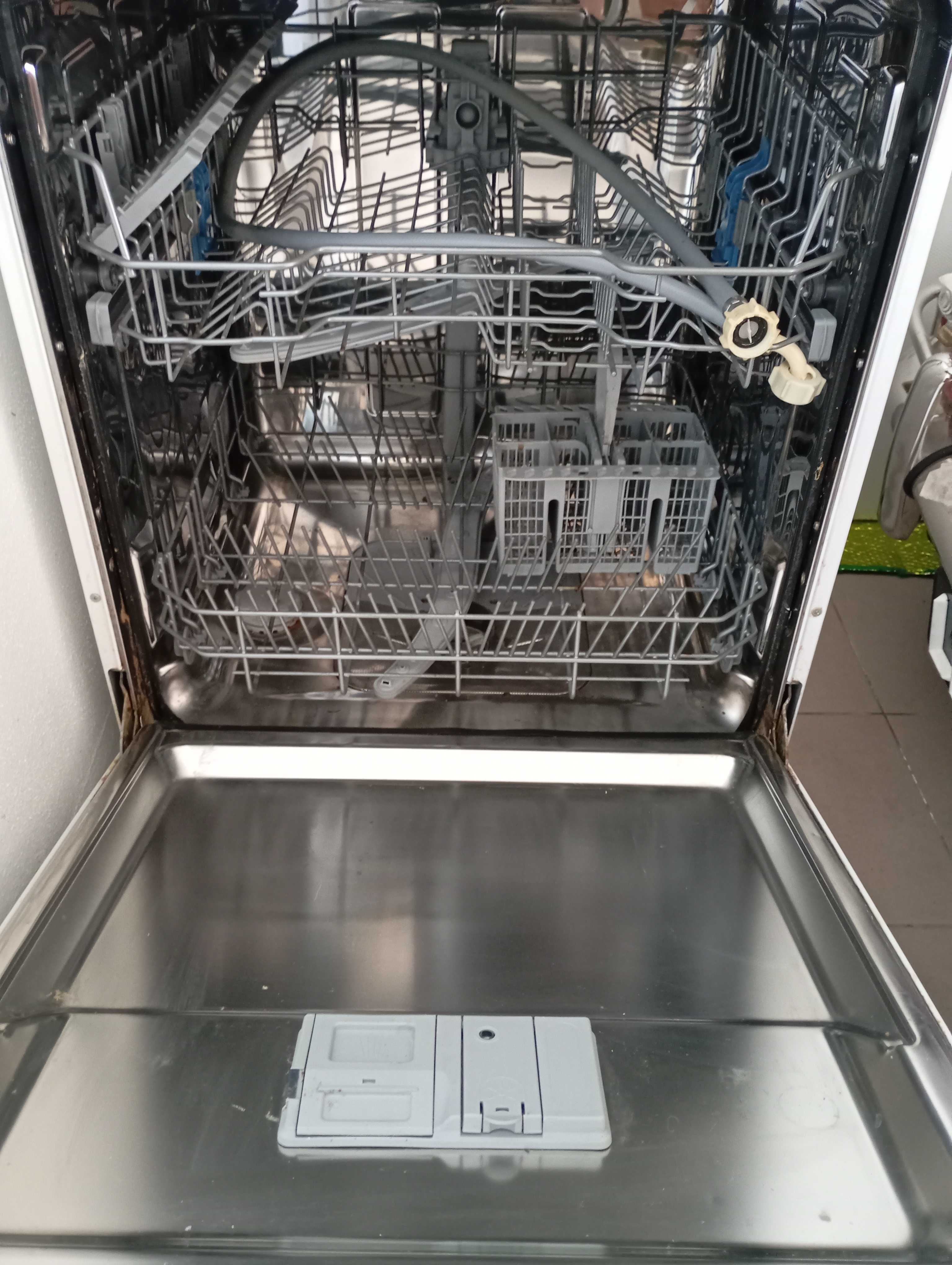 Maquina de lavar loiça em bom estado