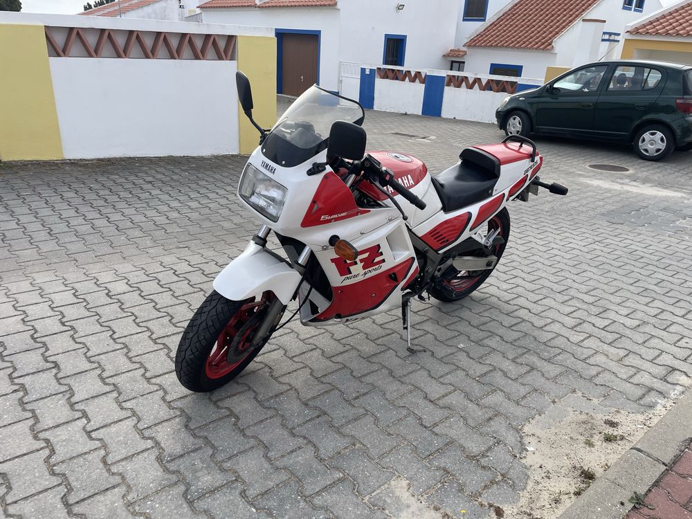 Yamaha FZ 750 Genesis