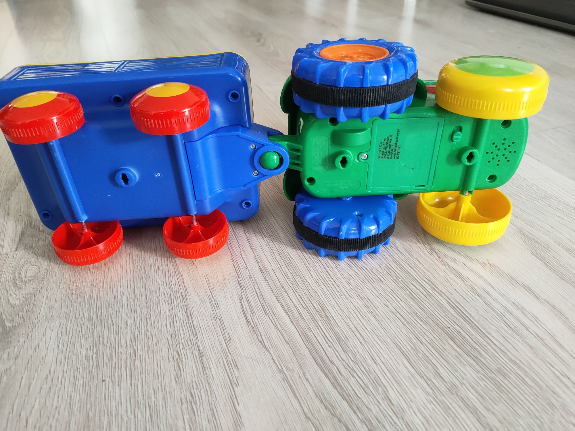 Pan dumelek, interaktywny traktor ze zwierzętami