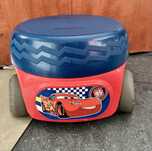 TOMY kocnik grajacy auto