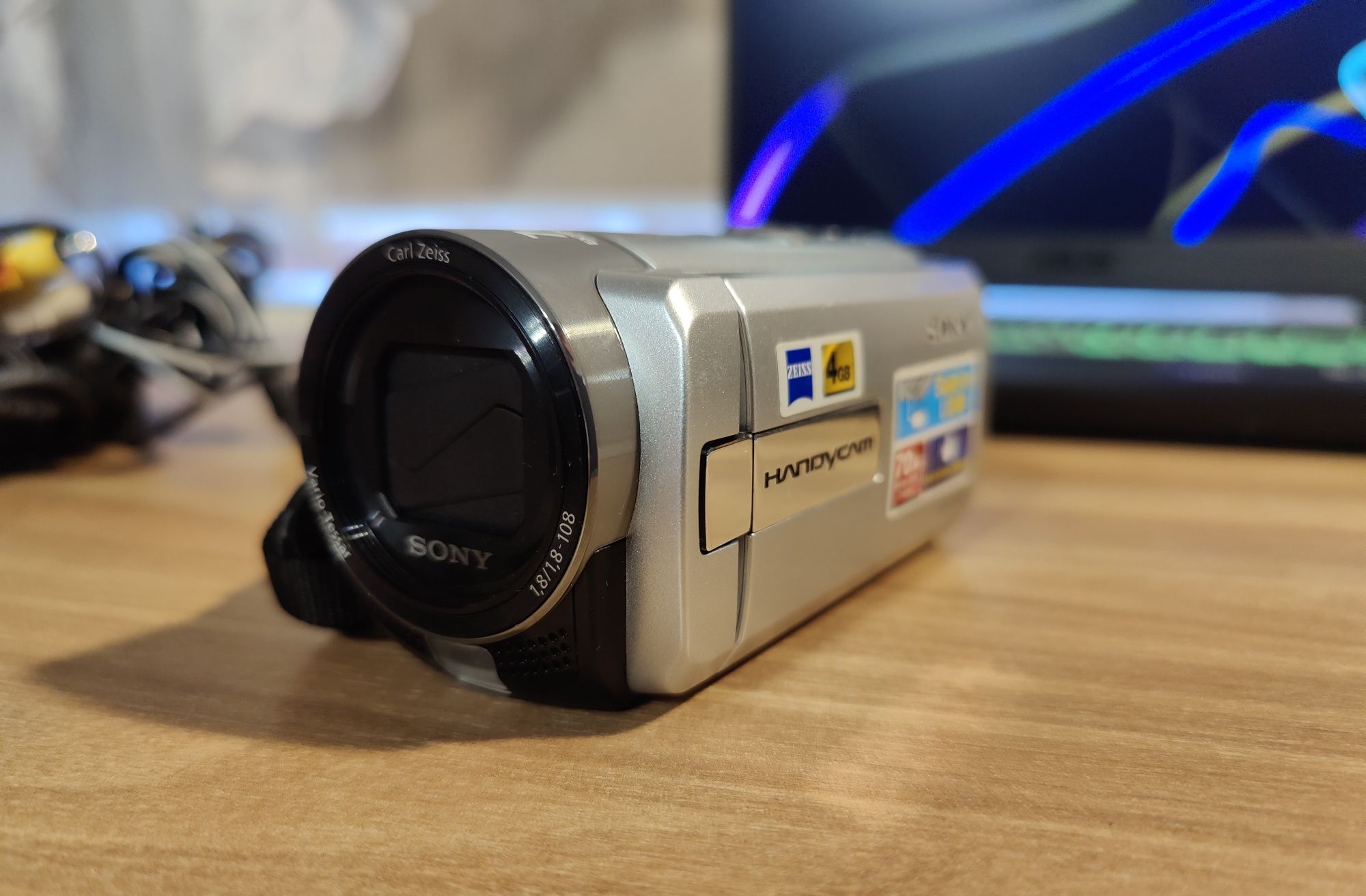 Відеокамера Sony Handycam DCR-SX65E