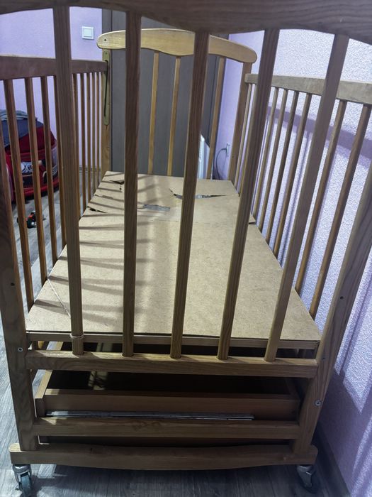 Детская кроватка. Дитяче ліжечко