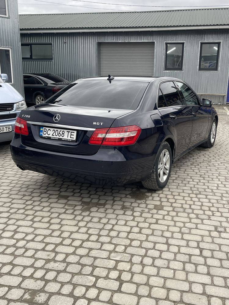 Продам mercedes e 212 2011