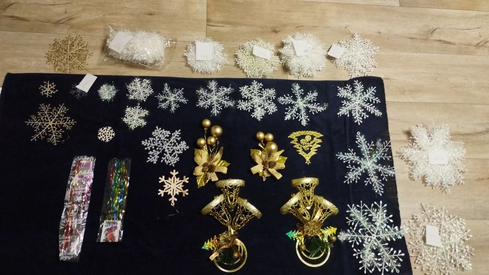 Снежинки шары с пенопласта декор новогодний колокольчики