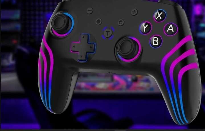 Pad bezprzewodowy uniwersalni do konsoli i PC Switch czarny RGB
